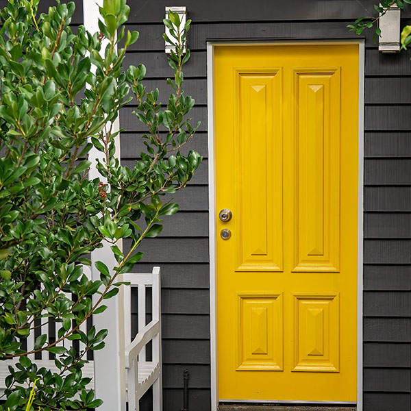 Comment poser une porte d entrée en rénovation