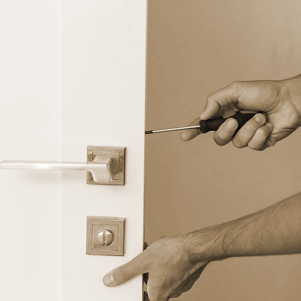 Comment reparer une porte en bois